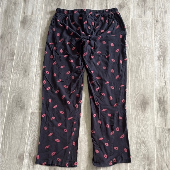 Reitmans Black Pajama Pants with Pink Lips - Picture 3 of 3